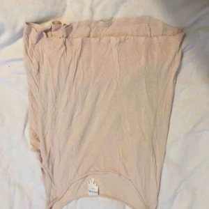  - Linne från monki i strl S. Snygg och bekväm och nästan aldrig använt. Hämtas upp i Umeå men kan också fraktas gentemot att köpare betalar frakt!