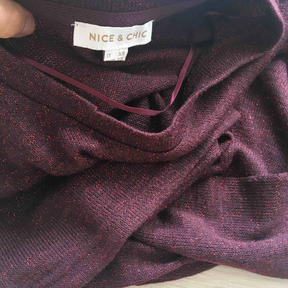 Ny finstickad tröja från Nice & Chic. XS storlek men kan passa S också. Aldrig använd! Frakt kommer (39kr).. Tröjor & Koftor.