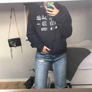  - Huvtröja från Aeropostale, jag har strl XS i vanliga fall så den är stor på mig! Super skönt material på insidan och bara använd någon gång.