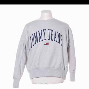 Tommy jeans tröja superfin, köparen står för frakten, äkta