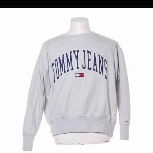 - Tommy jeans tröja superfin, köparen står för frakten, äkta