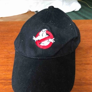  - Ghostbusters keps med justerbar rem där bak. Frakt tillkommer 