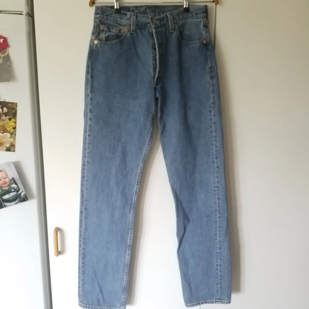 Äkta vintage Levis jeans i storlek 30/34 . Jeans & Byxor.