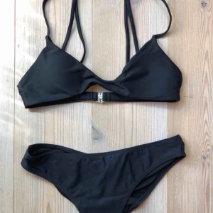  - Helt ny bikini från Shein. Strl S, men passar även XS. Fin i ryggen!   Köparen står för frakt :) 