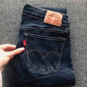  - Slim jeans från levis, strech, storlek 26=36/38 50kr eller buda över! Frakt: 30kr finns att hämta i Malmö  Jag kommer att lägga upp mer kläder under 50kr Levis och Hollister bland annat! Bättre pris om du köper mer såklart!