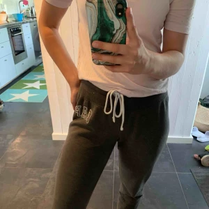  - Fina mjukisbyxor från GAP, nypris ca 200 kronor! Bra skick💕 säljer de pgd av att de är för små. Säljer de för 80 + 36 kronor frakt!