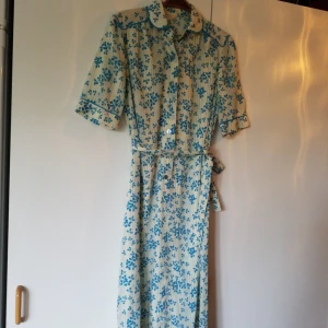  - Tunn vintageklänning med fina detaljer 