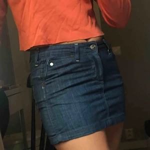  - Kort jeanskjol ifrån wrangler som blivit lite för liten, möts gärna upp i stockholmsområdet