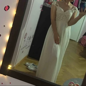  - Ny fest klänningen öanvand bara provat  St 36 38  Fri frakt