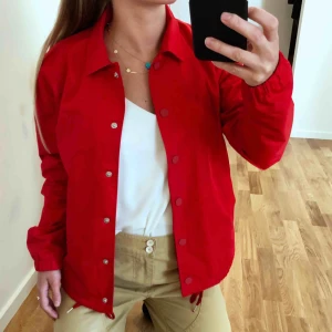  - Wood Wood jacka nytt skick pga använd 2-3 ggr. Ordinariepris 2100kr. Köpt på Sneakers n Stuff