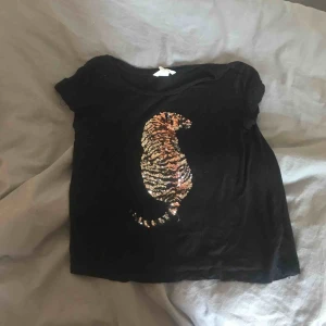  - Tröja från H&M, väldigt töj. Huuur cool?