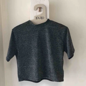  - Superfin glittrig tröja från urban outfitters! Perfekt till festen✨✨