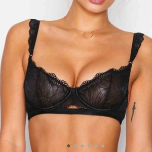  - Använd 1 gång, kan skicka video på skicket men den är som ny. Försökte ta bild men man såg inte så mycket. Kan inte använda då den är för liten för mig.  Storlek 75A   Köpt från Nelly 