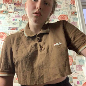  - Cool avklippt pikétröja från FILA.   Mötes upp i Blekinge, annars fraktar jag. Du betalar frakten (42kr)