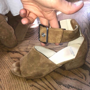  - Bruna mockaskor från Vagabond. Använda två, tre gånger så har lite fläckar på sig men inget som stör. Storlek 38!