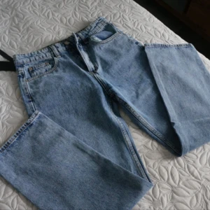  - Sjukt snygga momjeans i stl 38. Oanvända 🌸