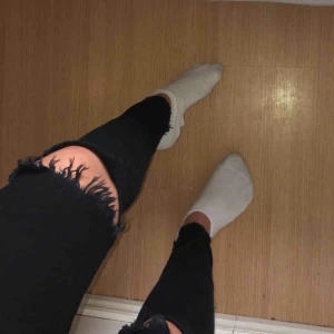  - Det står som 164 i storleken men är som en XS/S  men de är super fina byxor me hål på båda knäna  och dom har använts en del men är i bra skick  Kan mötas upp i Jönköping, Habo eller bankeryd 