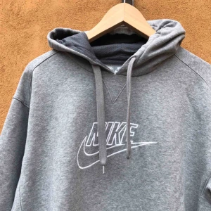  - Nike hoodie - Kan hämtas i Uppsala eller skickas mot fraktkostnad 