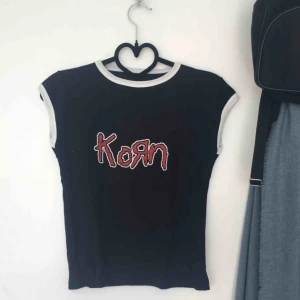  - 90 tals Vintage T-shirt i 100% bomull. Super skön å cool! 60 kr inklusive frakt🌼