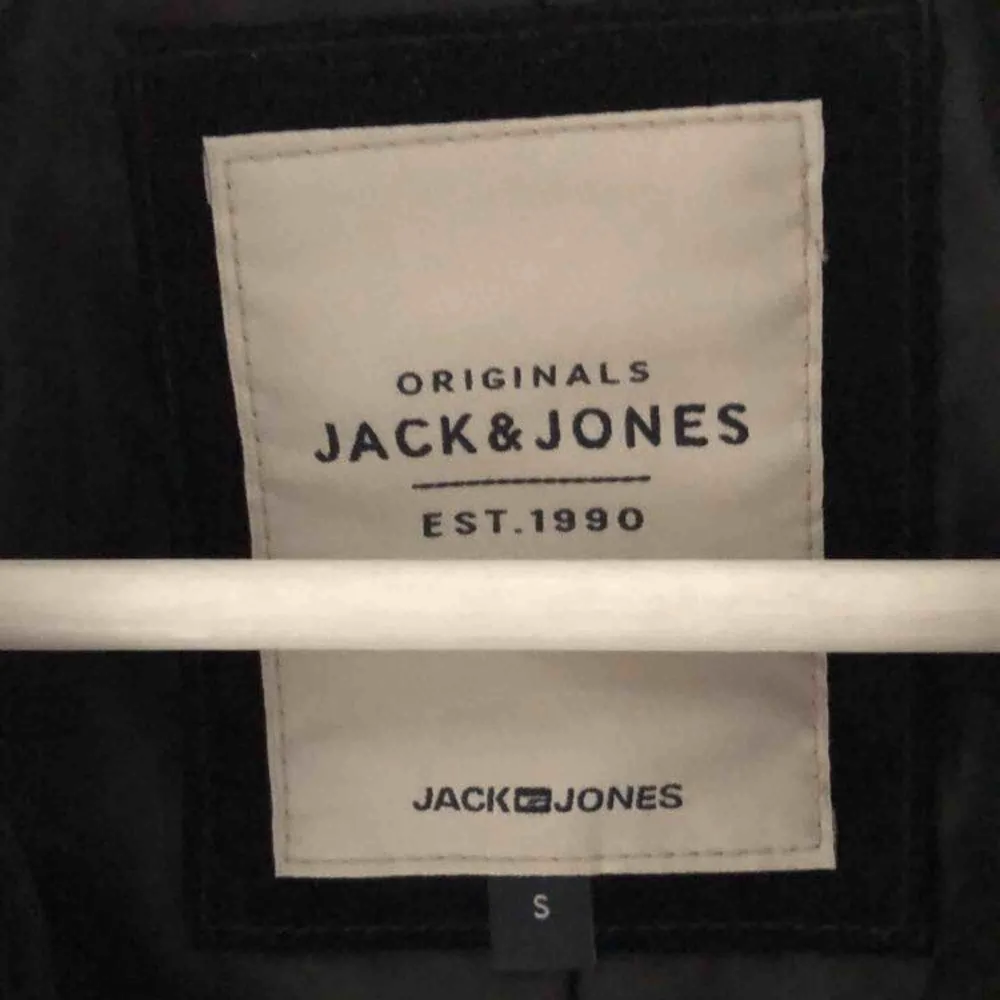 Ny jacka i äkta mocka från Jack&Jones i storlek S Använd cirka 2-3 gånger pga liten storlek. Nypris 1399kr. Jackor.