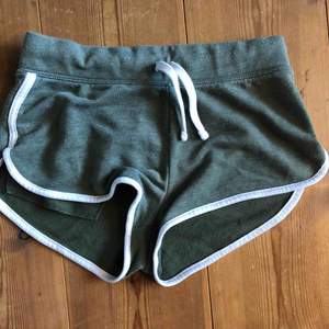 Gröna mjukis shorts 