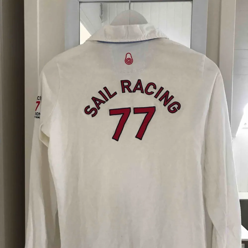 Långärmad vit tröja ifrån märket Sail Racing.  . Toppar.