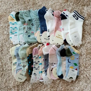  - söta & sköna strumpor i nyskick👌🏼   Endast 4 för 100 kr! (29kr/st) 