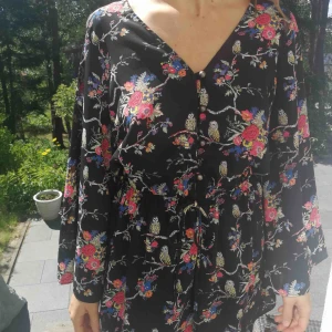  -  Byxdress med fint mönster