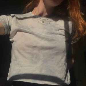  - fin ljusblå t-shirt, jättebra skick🐋 