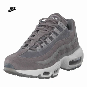 Nike - Knappt använda Nike air max med ursprungsorts 1 547 kr. Köparen står för frakt annars mötet jag gärna upp i sthlm! Skriv om en ytterligare bild behövs:)