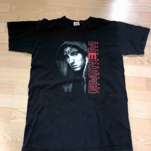  - Säljer en Vintage Eminem t-shirt från 2003. Släpper den för 250 kr vilket är ett grymt pris då den online går för 600kr