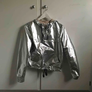  - H&M ❤️ coachella silver jacka | Aldrig använd |Storlek 38 men passar mig som vanligtvis har 36/S/xs | nypris 300 mitt pris: 180  | Hör gärna av dig om du har frågor 😊