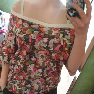  - Godis tröja sydd av min mamma. Väldigt bekväm och sparsamt använd. Priset kan diskuteras, frakt inte inkluderad.