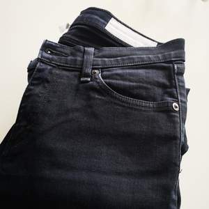 Svarta jeans från trendiga new York märket tag and bone, köpa i new York butiken. Rak modell, slim. Nypris 1699kr