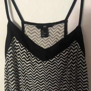  - Linne med brottarrygg