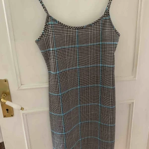  - Bodycon klänning får Urban Outfitters. Använd en gång. Frakt ingår i priset!!