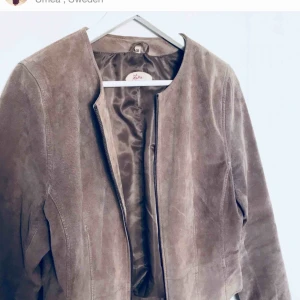  - Superfin jacka från Jofama. I fint skick. Nypris ca 3500kr. Jag bjuder på fraktkostnaden ✨ 💌