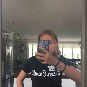  - Lisen Ekvall merch (stav) säljs i bra skick storlek XS