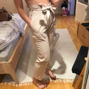  - Babyrosa byxor från boohoo strl s