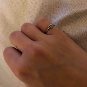  - Supersöt lillfinger-ring i form av en fjäril 🦋 justerbar så passar alla storlekar. 40kr ink frakten 💘
