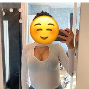 Vit topp - Fin långärmad tröja. Knappt använd. Mer som s i strl