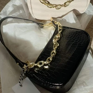 Svart väska  - Helt ny, oanvänd 