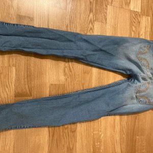 Hollister jeans st xs - Hämtas i Malmö, värnhem 