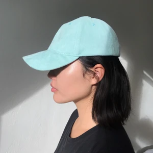 Keps - Mint grön keps från Urban mist material sammet. Helt ny aldrig använd. Frakt 22 kr.