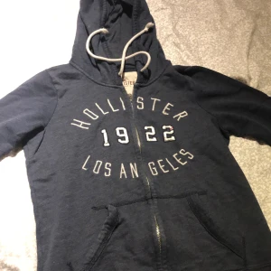 Kofta hollister - Kofta ifrån hollister i storlek S. 