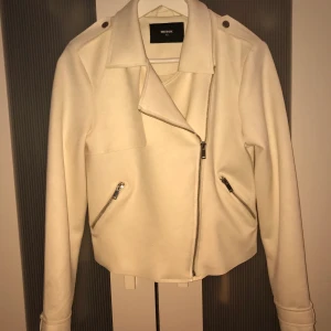 BIKBOK tunn jacka XS - Aldrig använd, felköp till min dotter. Storlek XS 