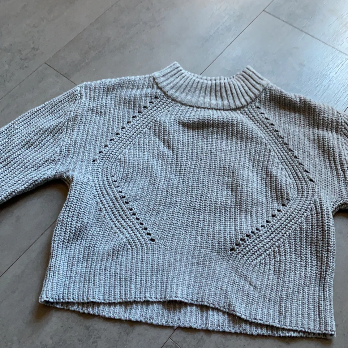 Mysig grå stickad tröja  - 90