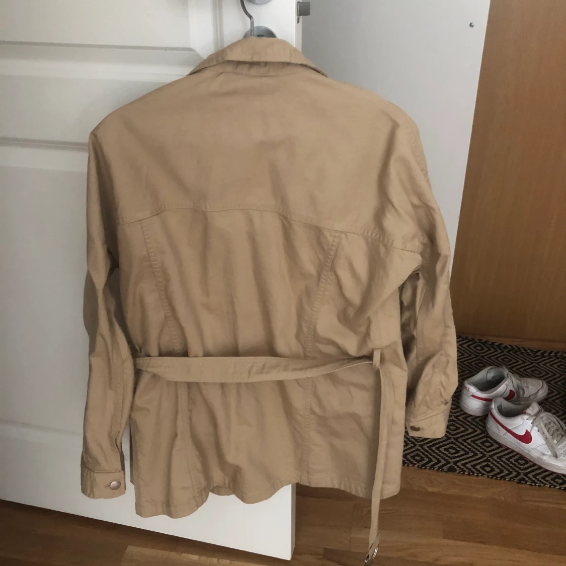 Beige jacka från hm. - 90