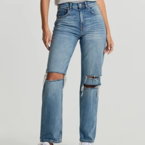 90’s high waist jeans - Jeans från ginatricot i modellen 90’s high waist jeans. Endast använda 1 gång. Originalpris: 600kr, mitt pris: 330kr+frakt🥰
