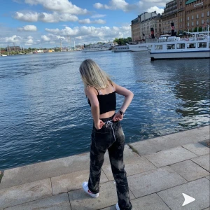 Raka jeans - Säljer dessa coola jeans som är köpta från Zara som jag sedan gjort om själv.